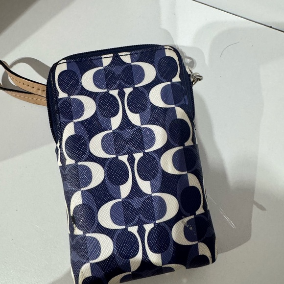 Coach vertical wristlet - Picture 3 of 7